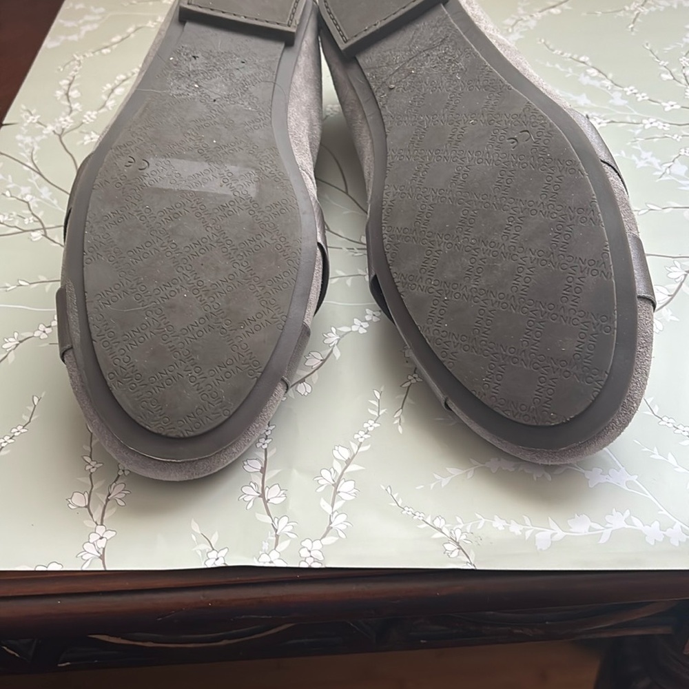Vionic Gray Cross-Strap Ballet Flats - Picture 4 of 7